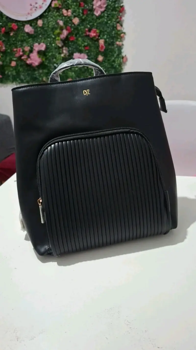 Cartera beige con textura - 3