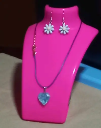 Set de collar y aretes florales - miniatura 2