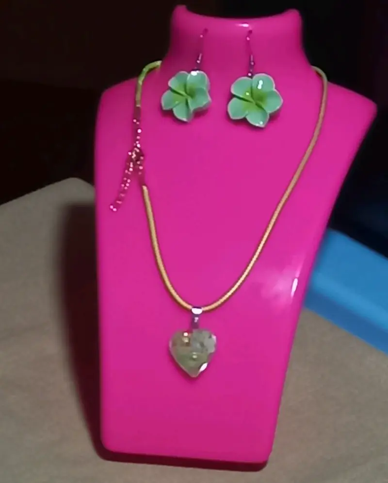 Set de collar y aretes florales - 6