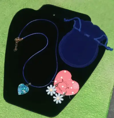 Set collar y aros rosas - miniatura 2