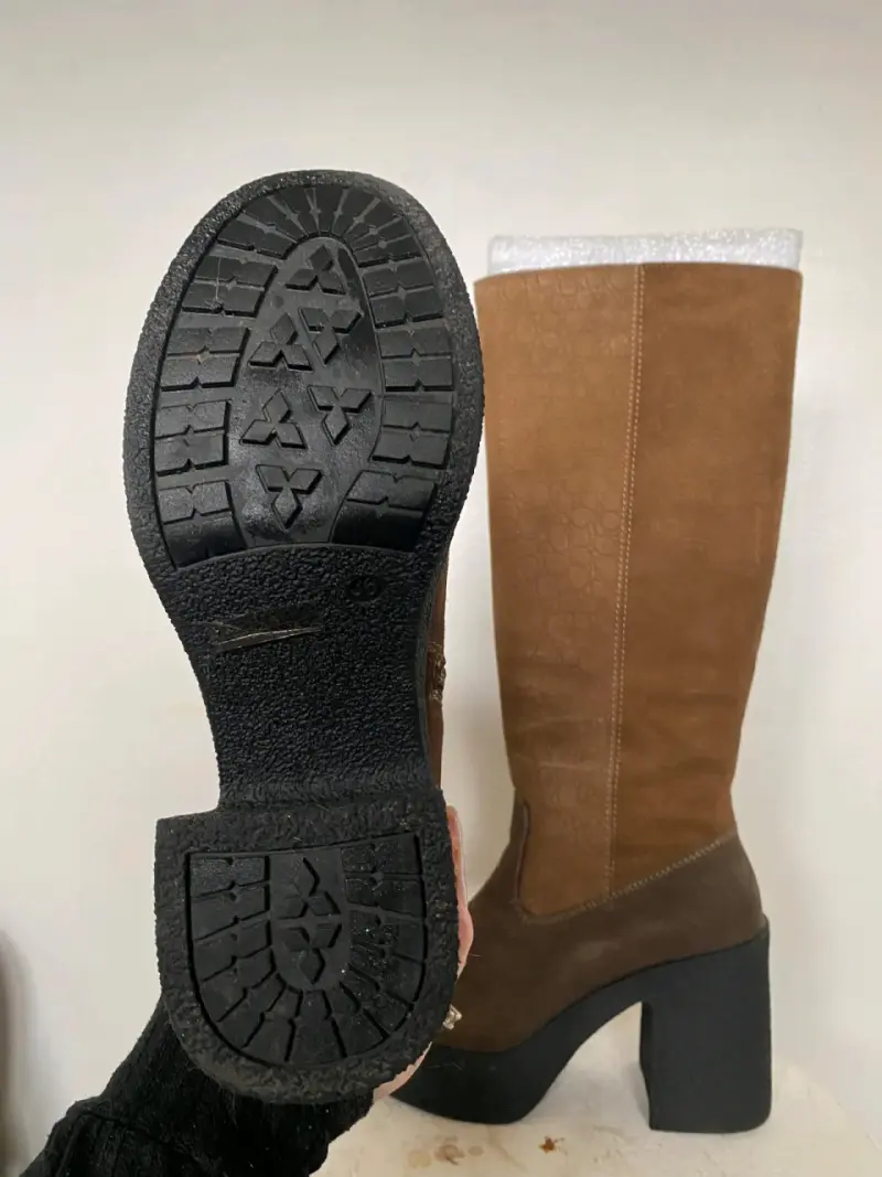 Botas marrones de cuero con plataforma - 1