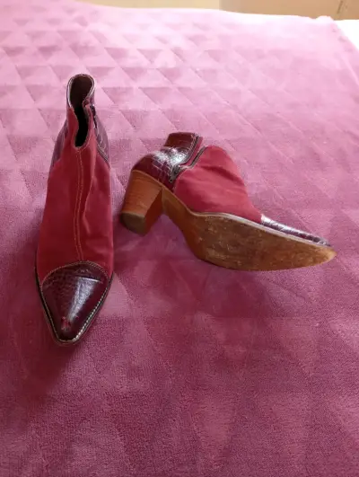 Botines rojos de cuero elegante - miniatura 2