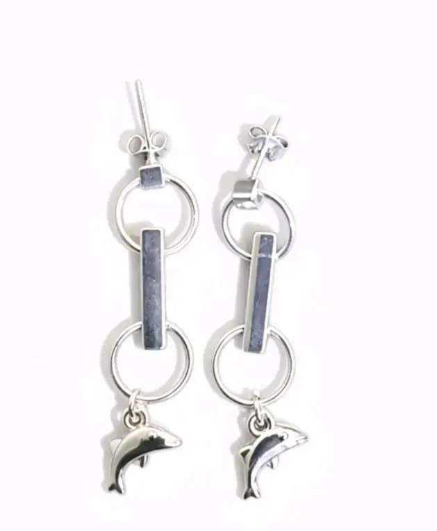 Aros colgantes con delfines