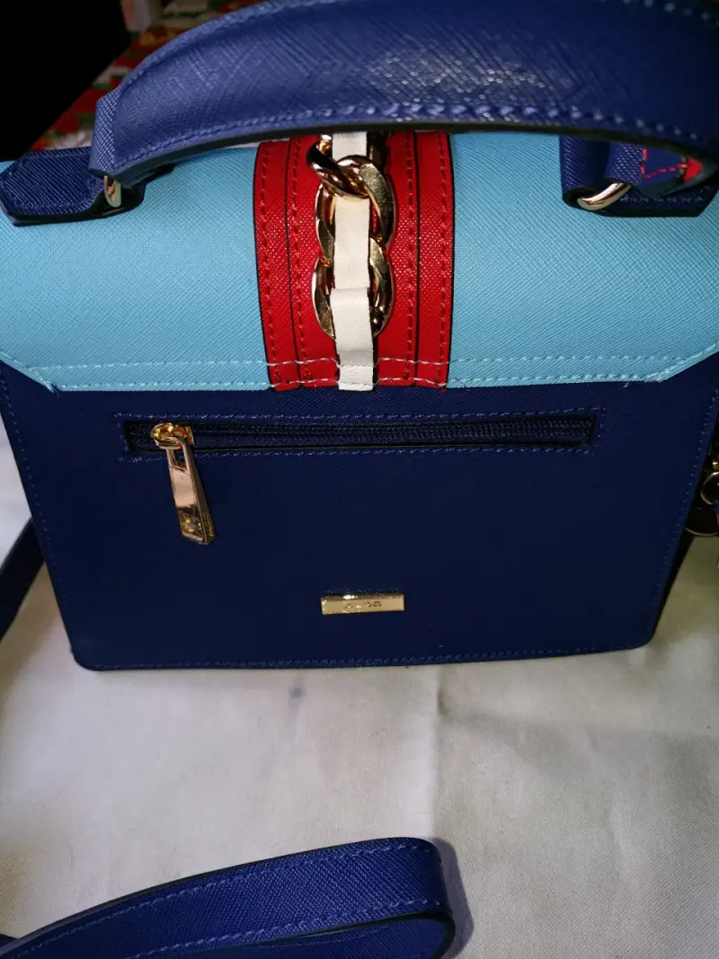Cartera colorida con cadena marca aldo - 2