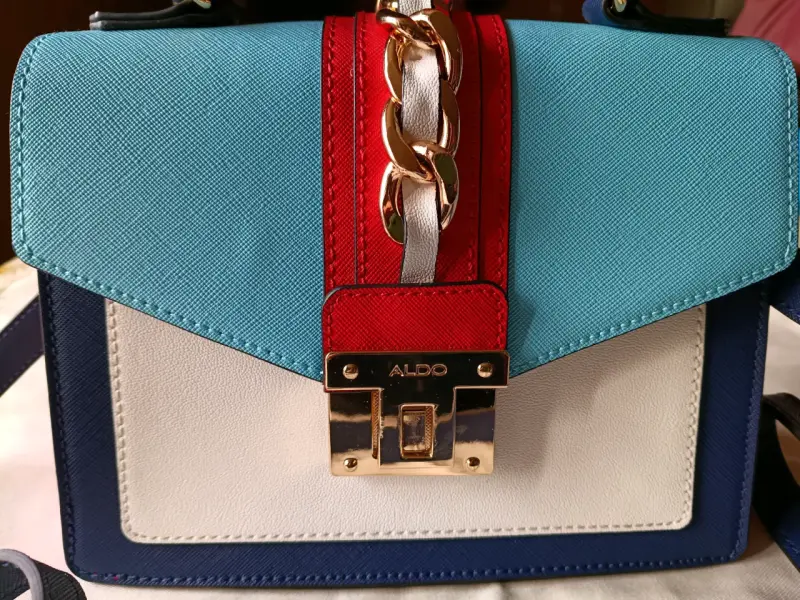 Cartera colorida con cadena marca aldo - 3