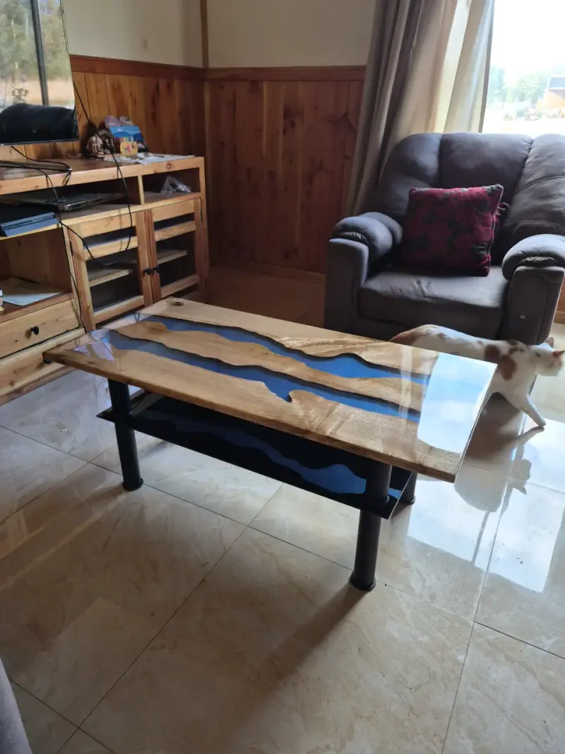 Mesa de centro con resina epoxi - 2