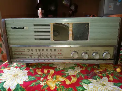 Radio vintage RCA Victor - miniatura 1