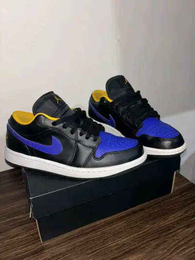 Zapatillas deportivas negras y azules - miniatura 1
