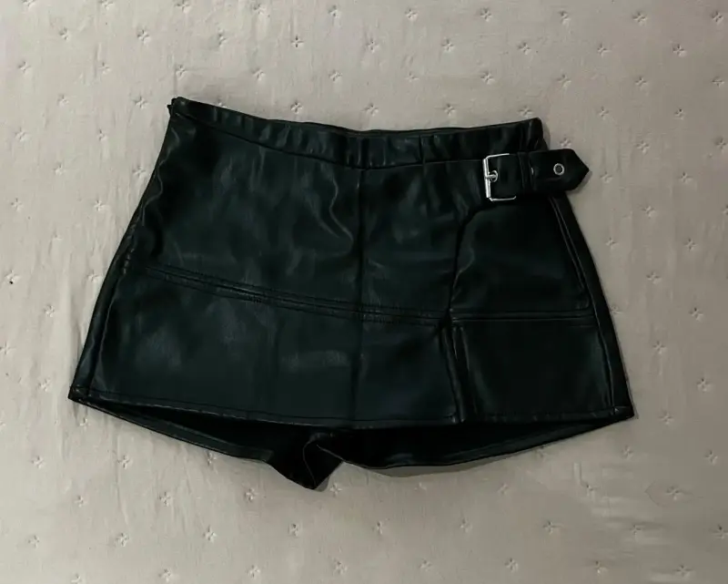 Falda Short de cuero negro niña