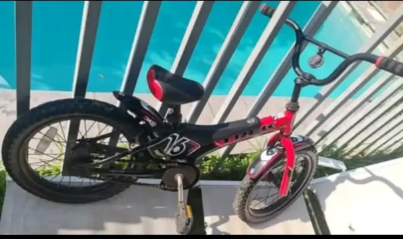 Bicicleta niño roja y negra - 2
