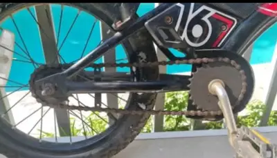 Bicicleta niño roja y negra - miniatura 3