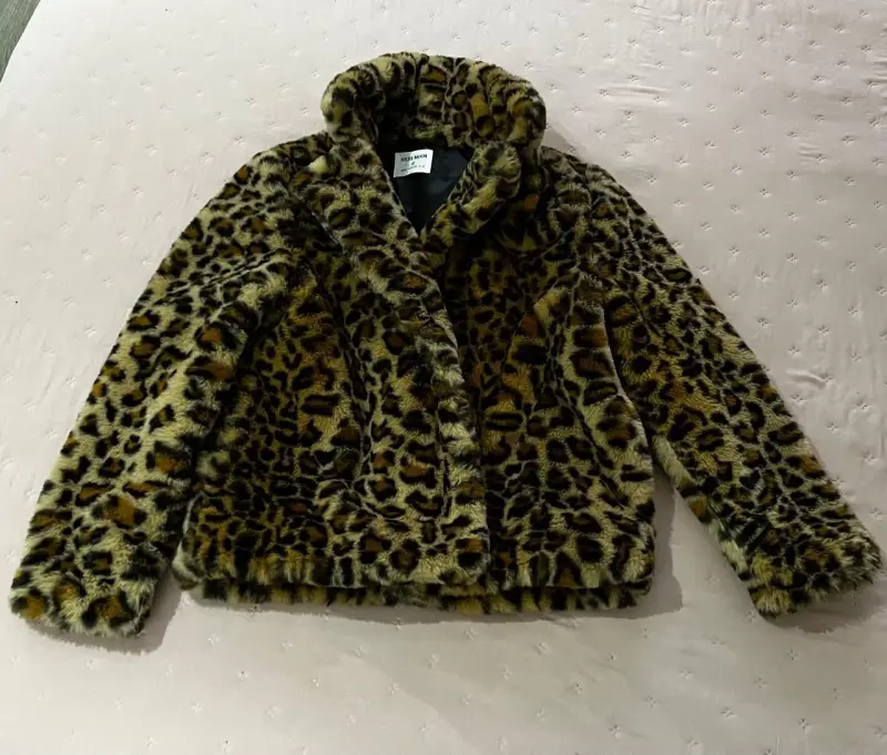 Abrigo animal print niña