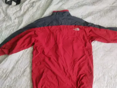 Chaqueta roja The North Face - miniatura 2