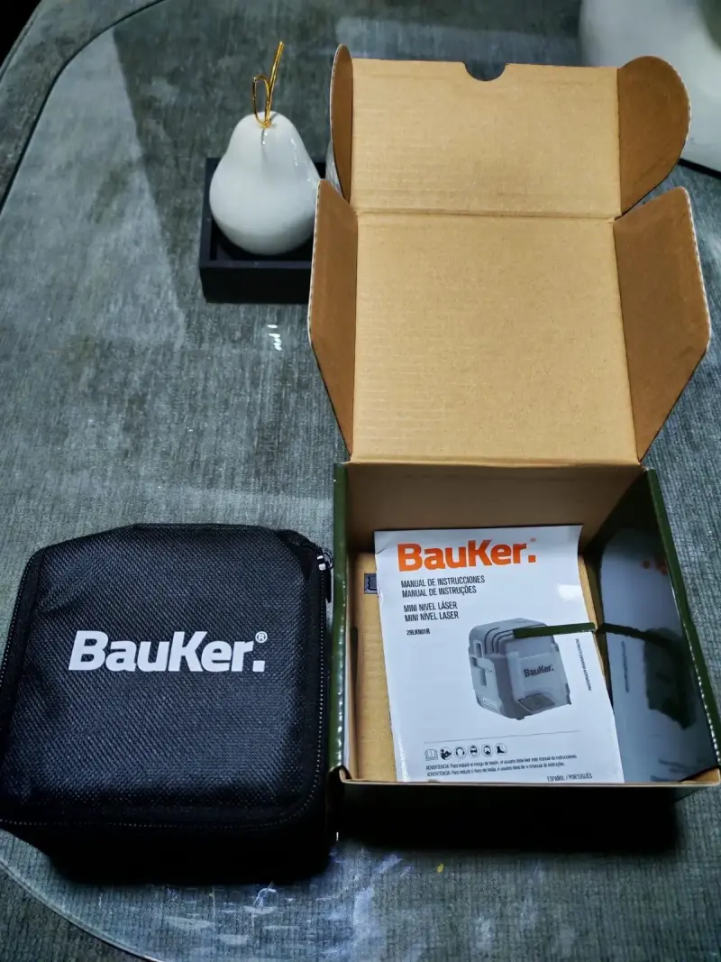 Nivel láser 2 lineas  Bauker - 6
