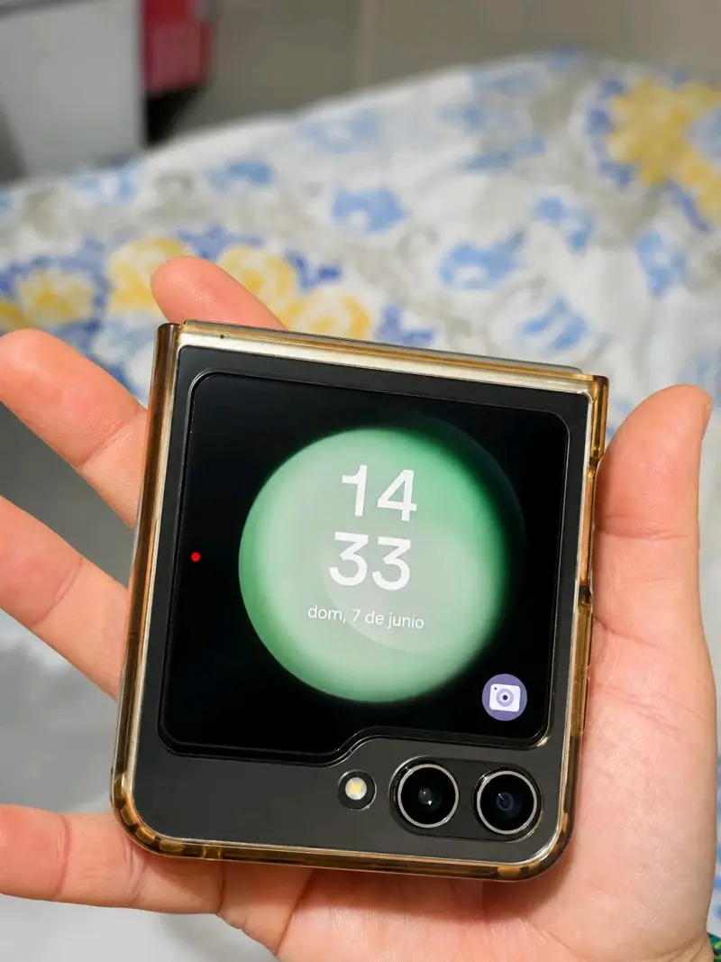 Samsung z flip 5 (pantalla con detalles) - 1