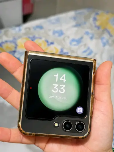 Samsung z flip 5 (pantalla con detalles) - miniatura 1