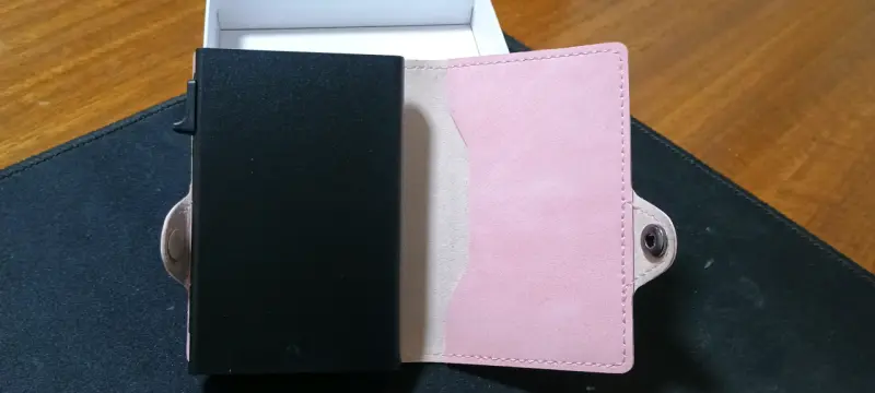 Billetera femenina rosa con protección RFID - 3