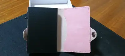 Billetera femenina rosa con protección RFID - miniatura 3