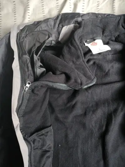 Parka negra con capucha - miniatura 3