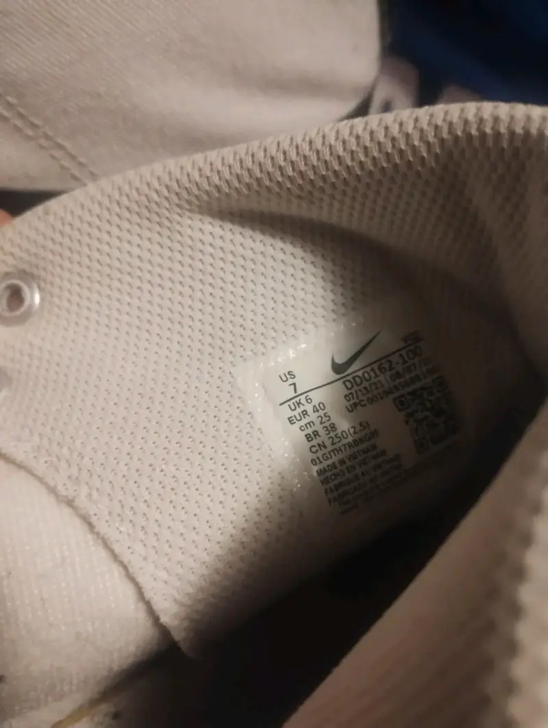 Zapatillas blancas con logo - 2