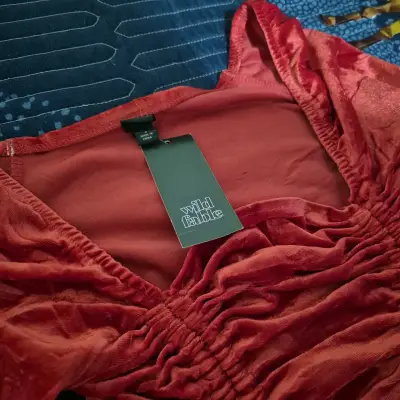 Vestido rojo ajustado brillante - miniatura 1