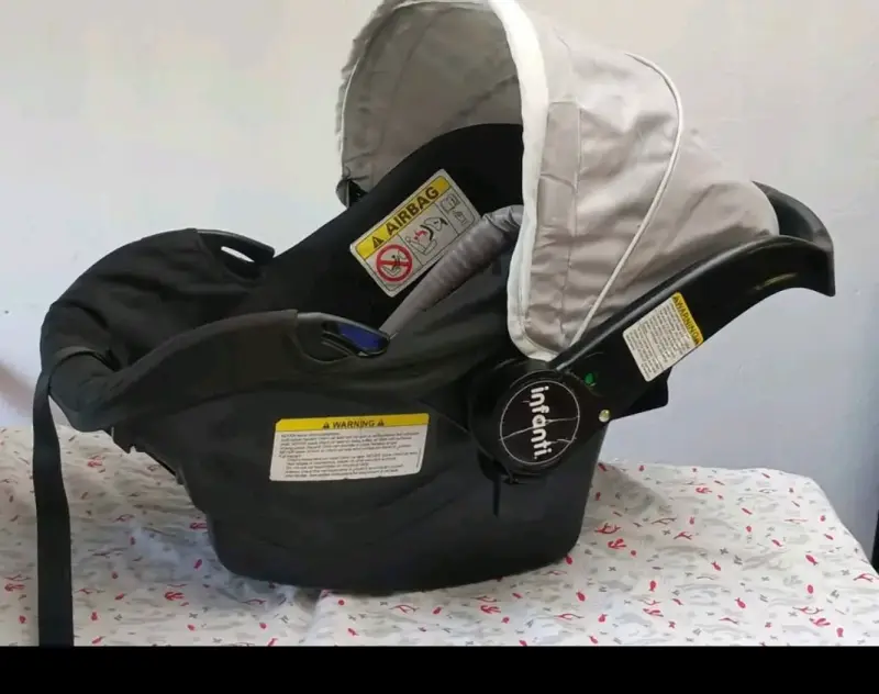 Silla de auto para bebé marca INFANTI - 1
