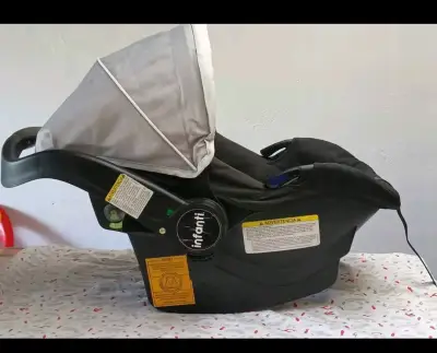 Silla de auto para bebé marca INFANTI - miniatura 2