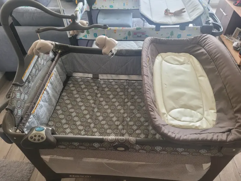 Cuna para bebé con cambiador - 1