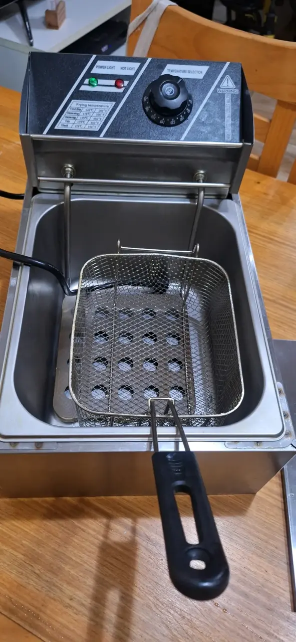 Freidora eléctrica de acero inoxidable 6 lts - 1