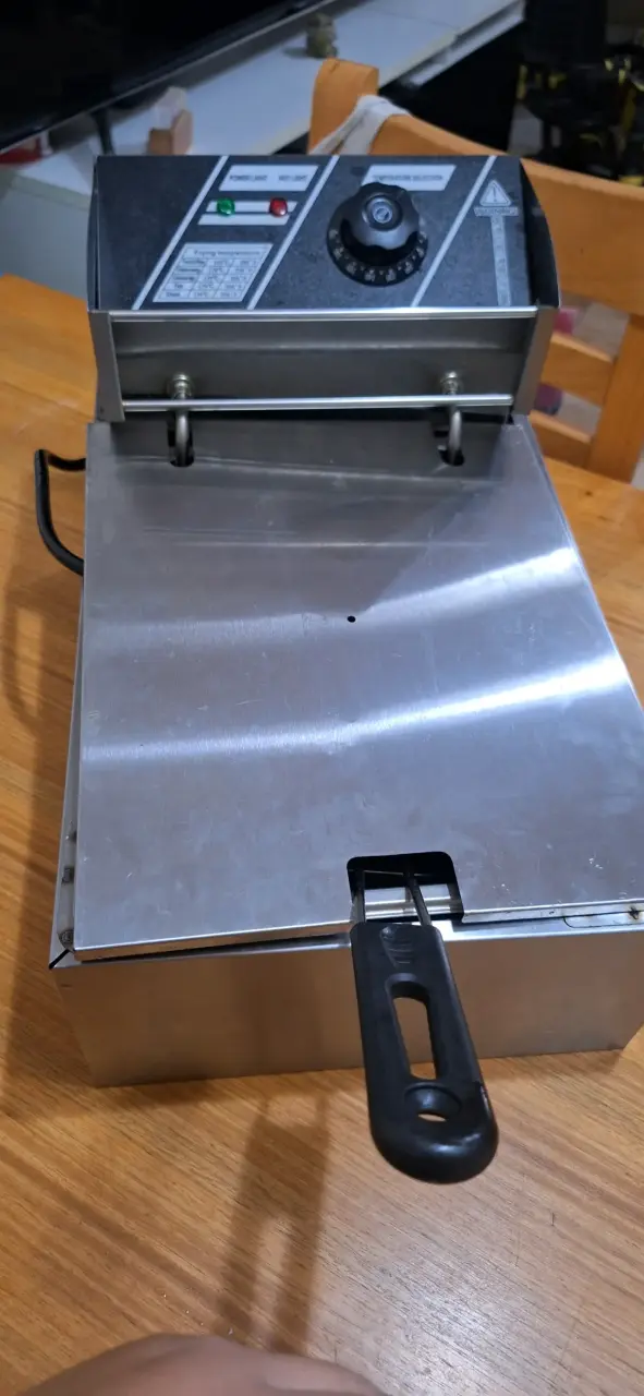 Freidora eléctrica de acero inoxidable 6 lts - 2