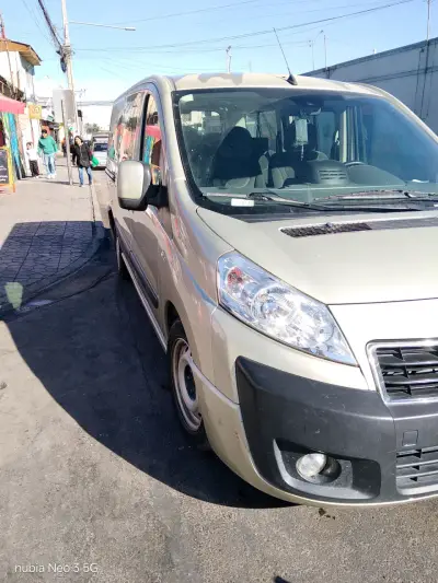 Van  beige oro  en buen estado - miniatura 1