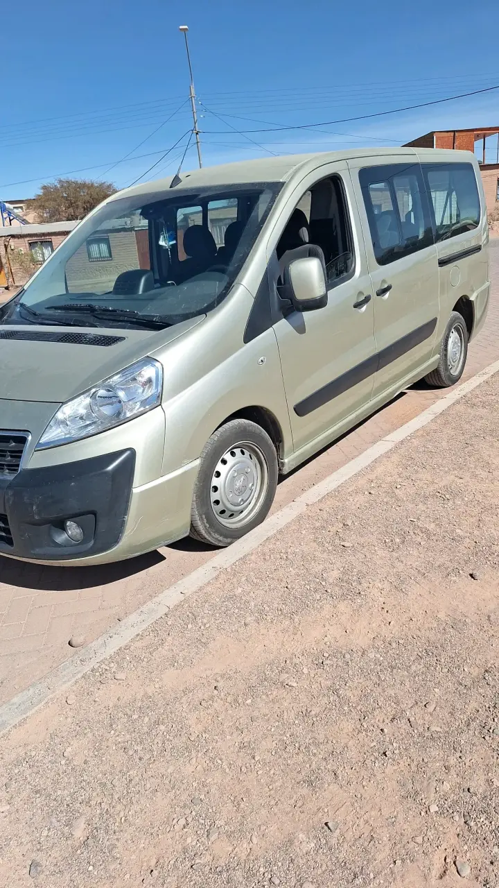 Van beige oro en buen estado - 5