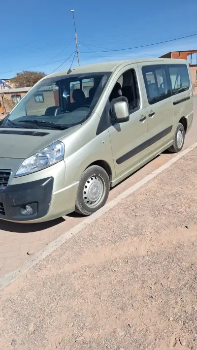 Van  beige oro  en buen estado - miniatura 5