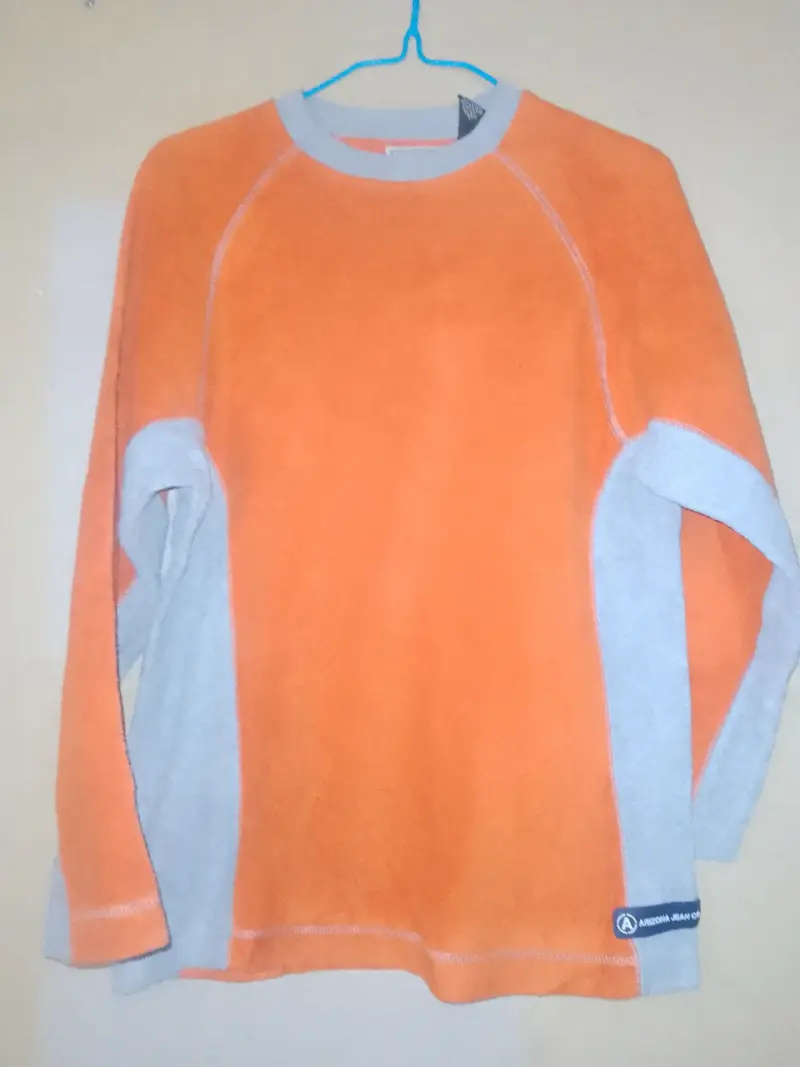 Polerón naranja con detalles grises - 1