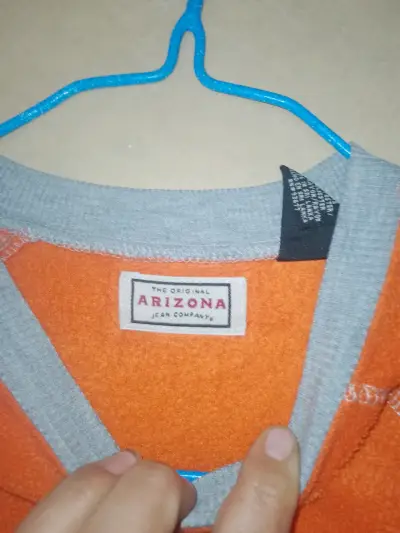 Polerón naranja con detalles grises - miniatura 2