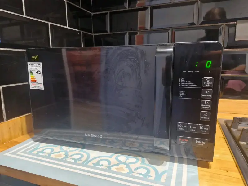Horno microondas Daewoo negro - 1
