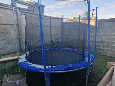Cama elástica grande con red - miniatura 2