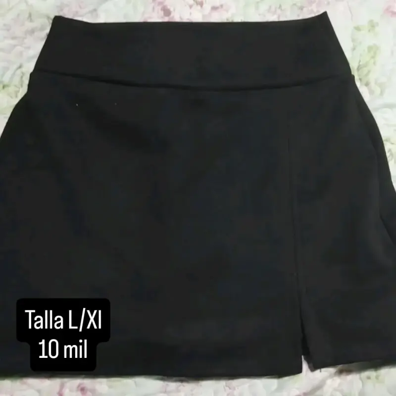 Falda negra talla L/XL, polera L y pantys efecto - 1