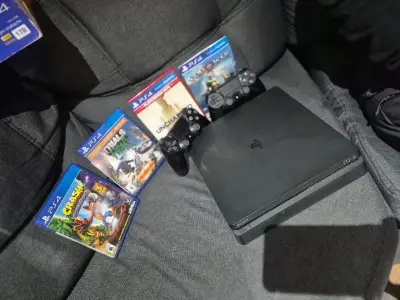 Consola PS4 con juegos y accesorios - miniatura 2
