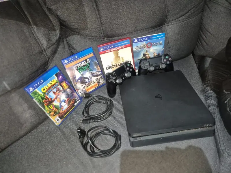 Consola PS4 con juegos y accesorios - 3