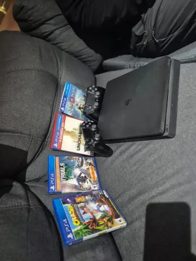 Consola PS4 con juegos y accesorios - miniatura 4