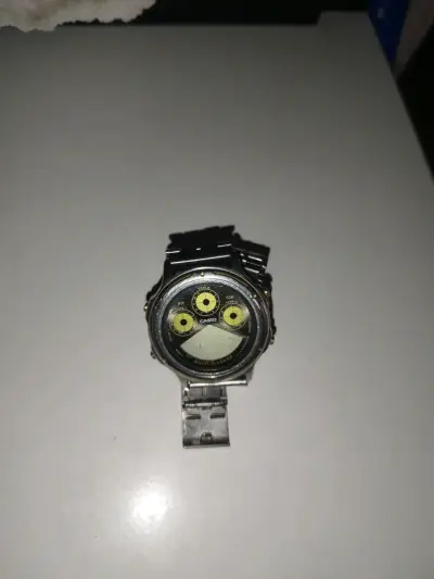 Reloj Casio vintage metálico - miniatura 1