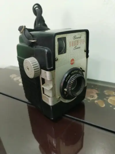 Cámara vintage Kodak Brownie - miniatura 2