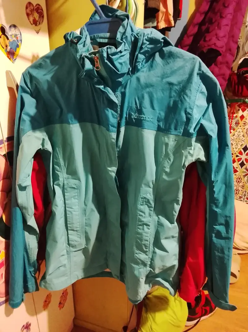 Chaqueta impermeable azul