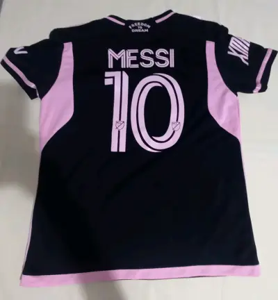 Polera deportiva negra y rosada Messi t/s - miniatura 2