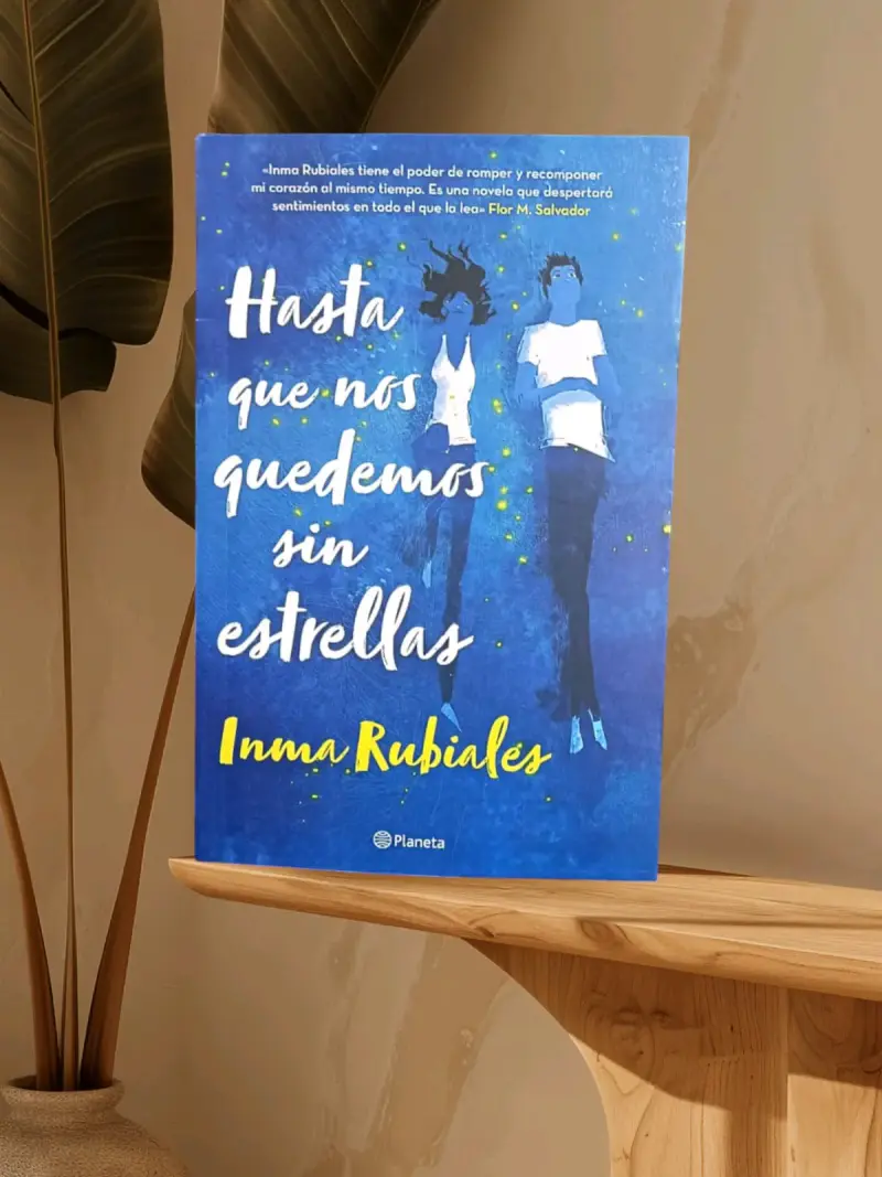 Libro 'Hasta que nos quedemos sin estrellas'