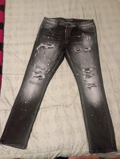 Jeans negros rotos para hombre - miniatura 1