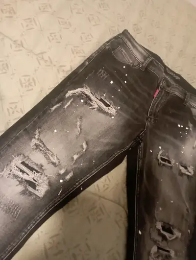 Jeans negros rotos para hombre - miniatura 2