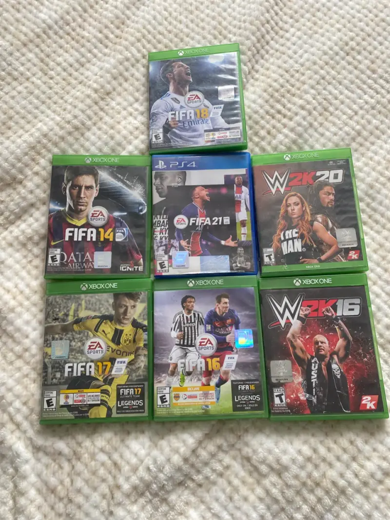 Colección de videojuegos FIFA y WWE - 1