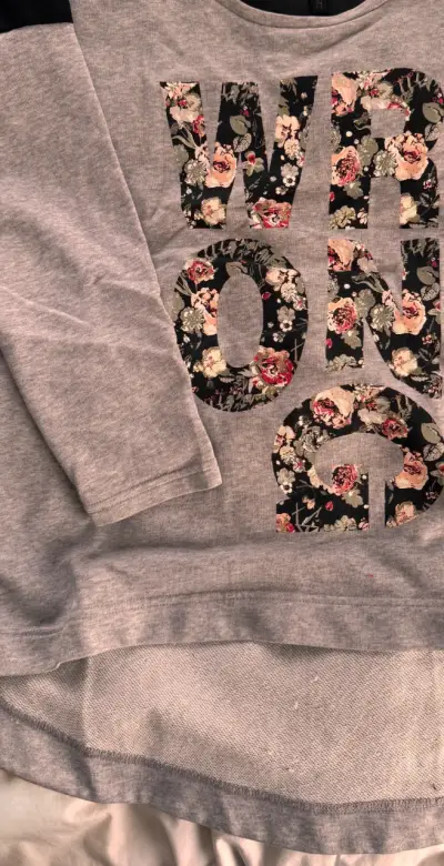 Polera manga larga gris estampada - miniatura 4